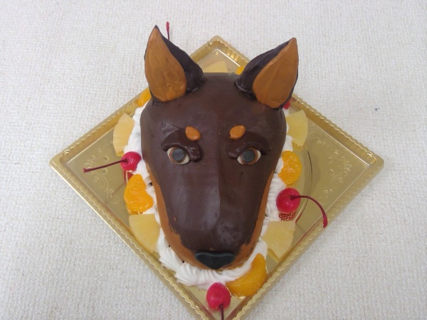 通販ケーキで 犬のドーベルマンの顔を立体形ケーキで 大阪市東住吉区 パティスリーデコ