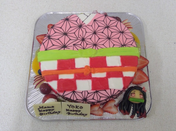 バースデーケーキに 鬼滅の刃のねずこの衣装柄のケーキで ねず子の顔も立体で 大阪市東住吉区 パティスリーデコ